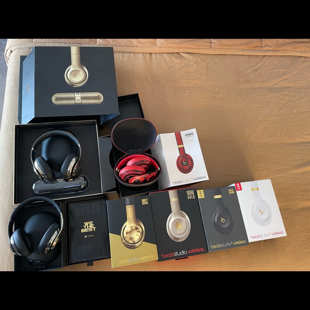 Beats Headphones & Boxes  (old & not working could be used for pieces)